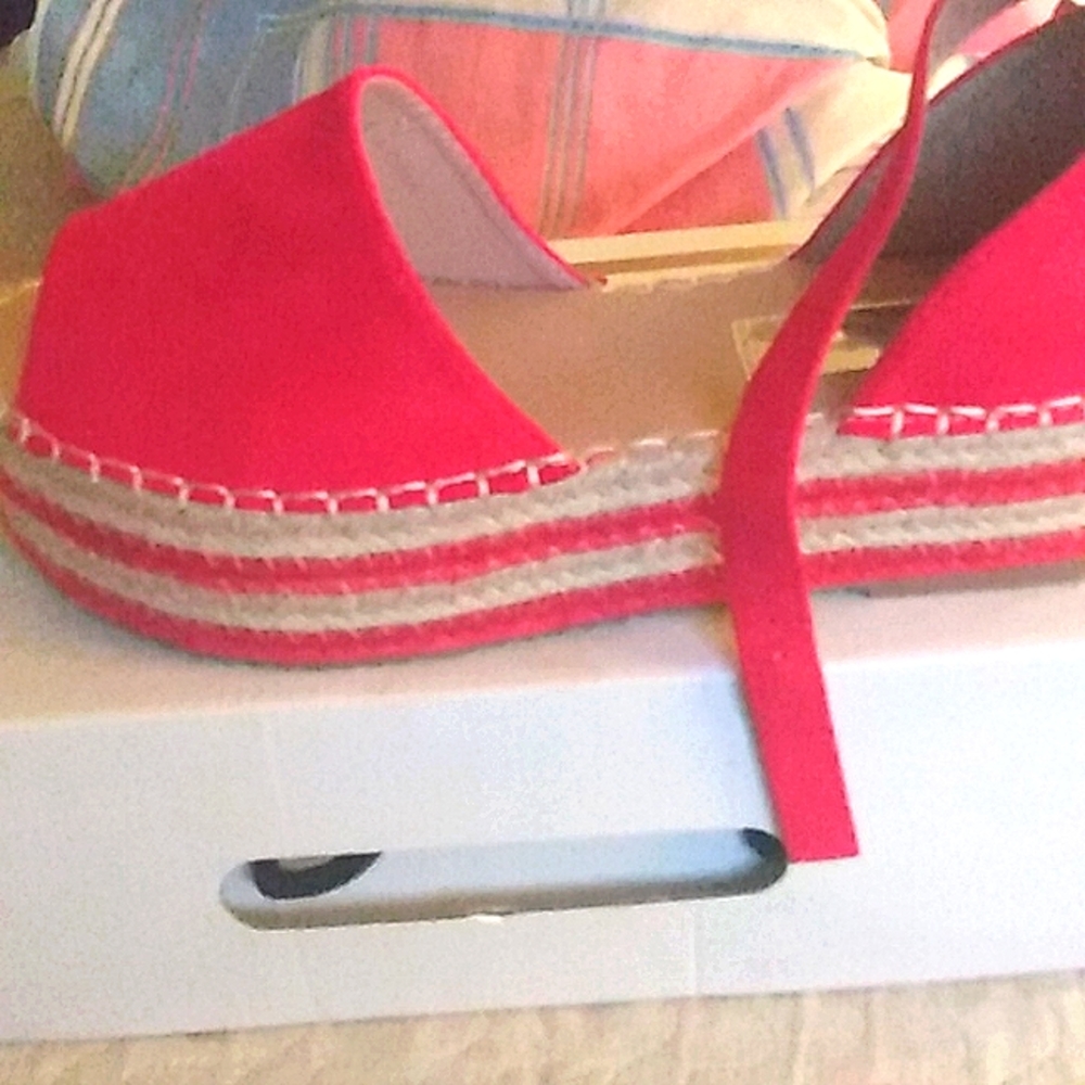 Open toe red minahi wedge sandals size 9